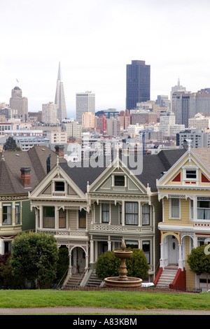 Viktorianische Gehäuse in der Nähe von Alamo Park in San Francisco Kalifornien Stockfoto