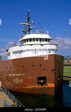 Einem großen Seen Schiff in die so Sperren an Sault Ste Marie Michigan Stockfoto