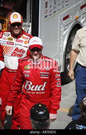 Kevin Harvick und Dale Earnhardt Jr. bei einem NASCAR-Rennen auf dem Las Vegas Motor Speedway Las Vegas Nevada Stockfoto