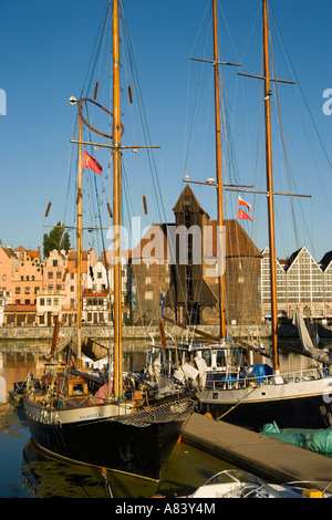 Danzig, Polen; Nowy Port (Binnenhafen) und Gdansk Kran, Mottlau Stockfoto