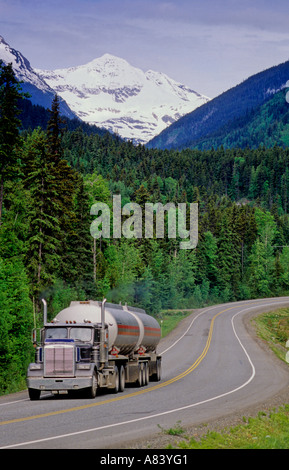 LKW-fahren auf der Autobahn 16 Stockfoto