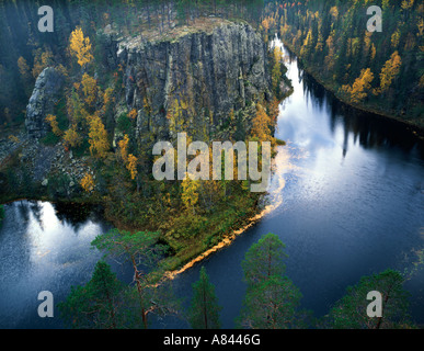 Ristikallio Klippen auf dem Fluss Aventojoki entlang der Karhunkierros Trail im Oulanka Nationalpark Finnland Stockfoto