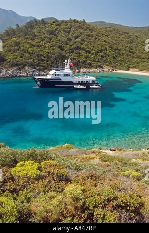 Luxus-Motoryacht Caressa K in der Bucht von Gökova, Türkei. Stockfoto