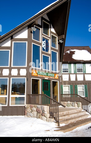 Unterkunft-Geschäftsstelle. Großes Powderhorn Mountain Ski Area Bessemer Michigan USA Stockfoto