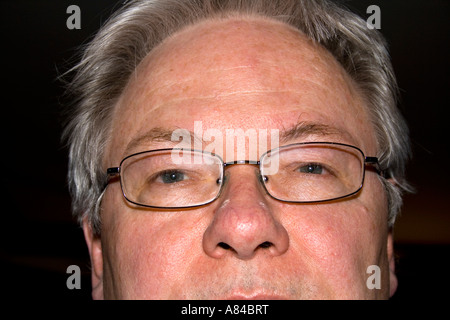 Porträt eines Mannes mit einem piercing aber freundlichen Blick Alter von 59 Jahren.  "St. Paul" Minnesota USA Stockfoto