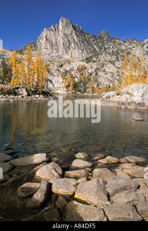 Prusik Gipfel und Felsen in Leprechaun See Verzauberung Seen alpinen Seen Wildnis Washington Stockfoto