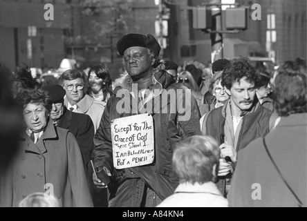 Blinder Mann auf der 5th Avenue in Manhattan Bleistifte zu verkaufen Stockfoto