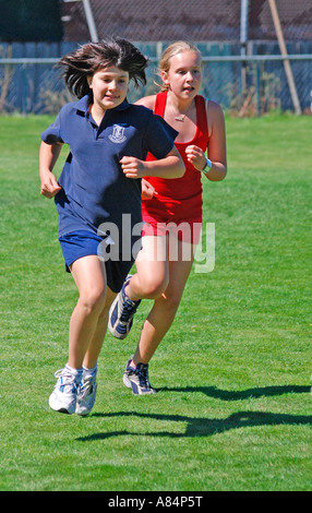 Kinder in der Grundschule Leichtathletik Hobart Tasmanien im Wettbewerb Stockfoto