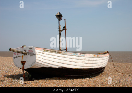 Einem traditionellen Fischerboot in Aldeburgh, Suffolk, England. Stockfoto