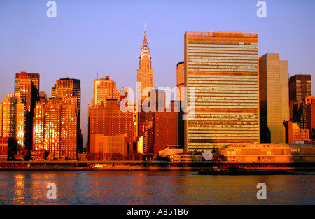 Mid Town Manhattan Skyline, Abend Stockfoto