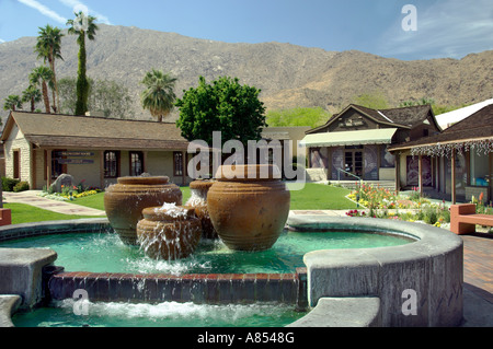 Läden und Geschäfte entlang East Palm Canyon Drive Palm Springs Kalifornien USA Stockfoto