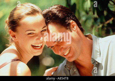 Outdoor-Nahaufnahme von glücklich, Lachen paar im Sommer. Stockfoto