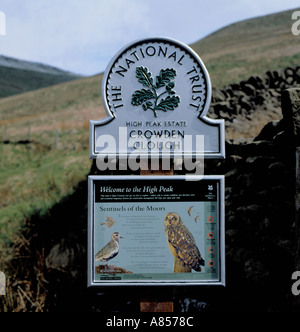 National Trust Zeichen / Logo und Informationen an Bord, Crowden Clough, Edale, Peak District National Park, Derbyshire, England, UK. Stockfoto