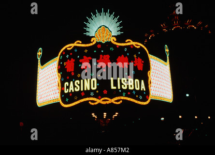 Macau. Casino Hotel Lisboa Neon Schild Nahaufnahme bei Nacht. Stockfoto