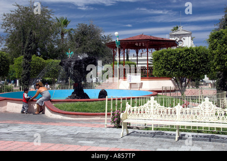Der Hauptplatz oder Jardin Velasco vor der Kathedrale von La Paz, Mexiko Stockfoto