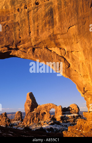 Turret Arch angesehen durch Nord-Fenster-Arches-Nationalpark, Utah Stockfoto