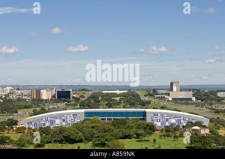 Eine Luftaufnahme des The Centro de Convenções Ulisses Guimarães oder CCUG (blaues Gebäude) Kongresszentrum von Brasilia. Stockfoto