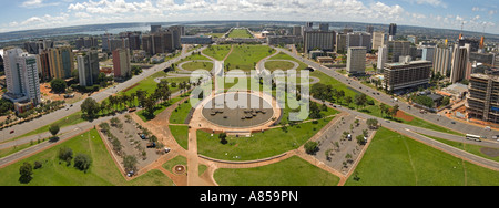Eine 3 Bild Stich Panorama Luftaufnahme vom Fernsehturm Süd-Ost in Richtung The National Congress und Bundesbauten. Stockfoto