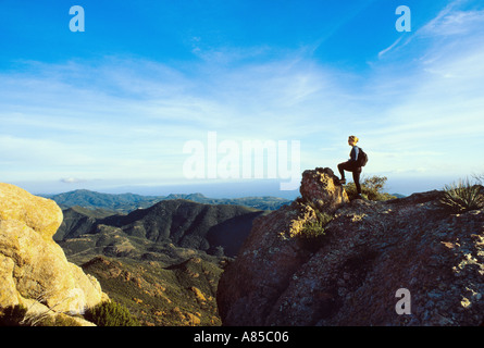 Wanderer aus Sandstein Peak Backbone Trail Santa Monica Mountains National Recreation Area Kalifornien Stockfoto