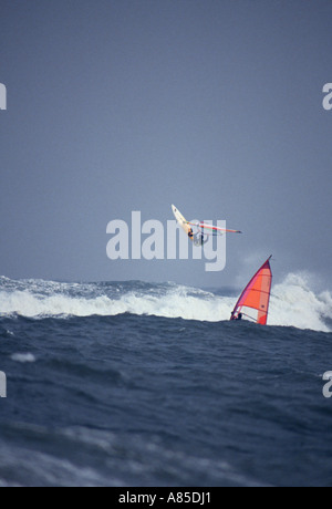 NC-Avon Ego Strand Boardsailor fliegt 1. Tag des Sturms Stockfoto