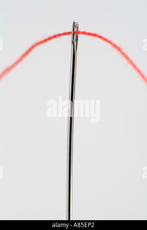 Nadel und Faden, Nahaufnahme. Stockfoto