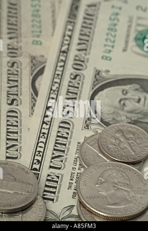 Dollar-Münzen und Banknoten Stockfoto