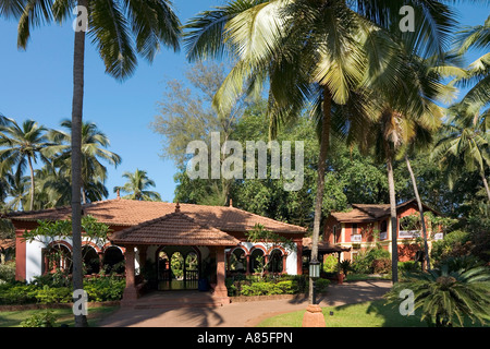 Vor dem Eingang zum Taj Holiday Village, Fort Aguada, Goa Stockfoto