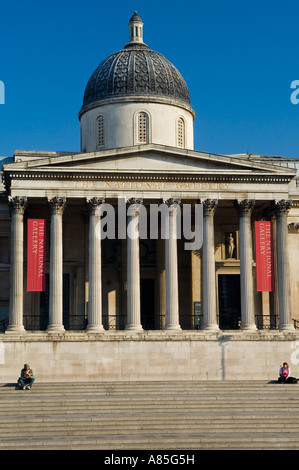 National Gallery gesehen über Trafalgar Square London England UK Stockfoto