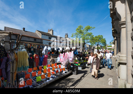 Montag Markt in Stadt Zentrum, Skipton, Yorkshire Dales National Park, North Yorkshire, England, UK Stockfoto