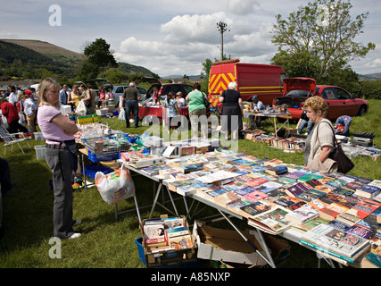 Bücher auf dem Display auf einem Flohmarkt Wales UK Stockfoto