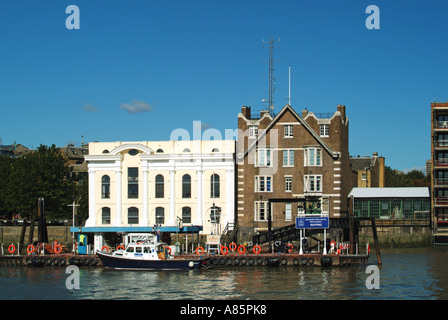 Wapping Themse bei Flut Metropolitan Polizei Marine Unterstützung am Wasser vor Ort Stockfoto