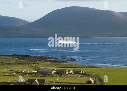 dh MV Hamnavoe HOY SOUND ORKNEY Northlink Fähren Fähre MV Hamnavoe Segeln Hoy Sound Hoy Hügel Reisen Stockfoto