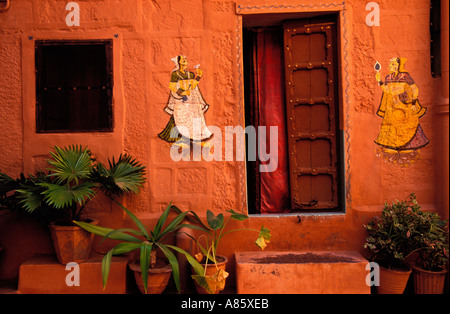 Zimmer in einem alten Javeli, Stadt Jodhpur Rajasthan Indien Stockfoto