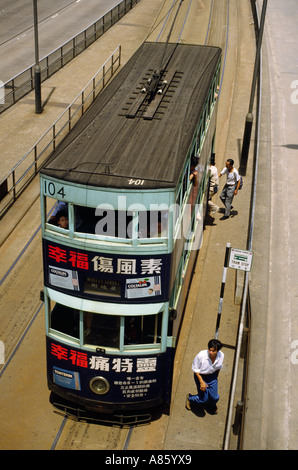 Blick auf Hong Kong Straßenbahn vom Überführung Wanchai Stockfoto