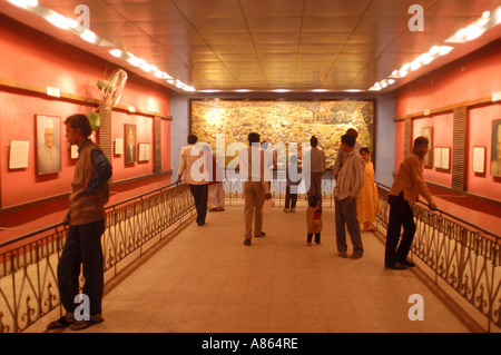 Touristen auf Jalian Wala Bagh Memorial in Amritsar im Punjab, Indien Stockfoto