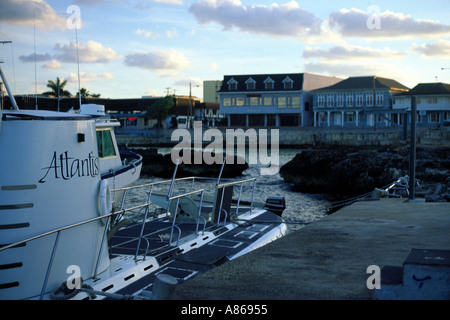 Atlantis touristische u-Boot vor Anker in George Town Grand Cayman-Cayman-Inseln ca. 1991 Stockfoto