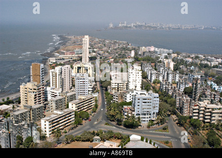 Luftaufnahme von Gebäuden bei Worli mit Bandra zeigt Hochhaus Wolkenkratzer Bombay Mumbai Indien Asien Stockfoto