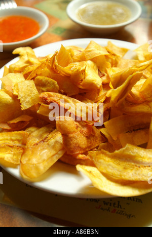 Restaurant El Mieson de Pepe in Key West gebratene Kochbanane Chips und Saucen Stockfoto