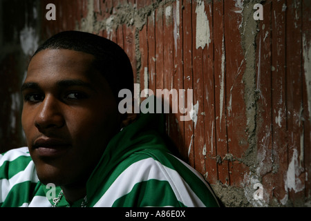 Nahaufnahme eines afrikanisch-amerikanischen Jünglings Stockfoto