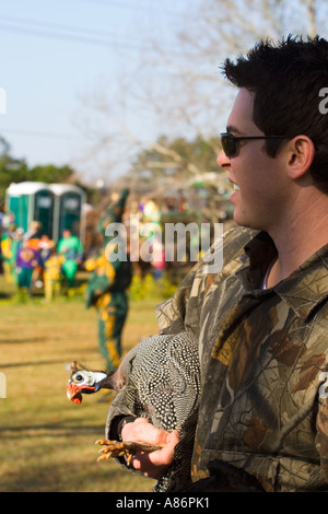 Vogel für Chase während Courir de Mardi Gras Kirche Punkt Louisiana LA USA freigegeben werden Stockfoto