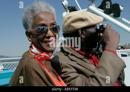 Älteres Paar, Mann, die Aufnahme eines Bildes Stockfoto