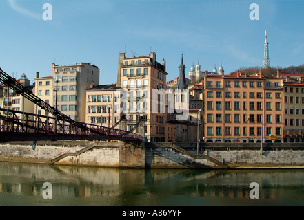 Altstadt von Lyon von der Saône Pier Sint Vincent-Fußgängerbrücke Stockfoto