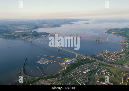 Firth Forth Straßen- und Eisenbahnbrücken Schottland Luftaufnahmen Stockfoto
