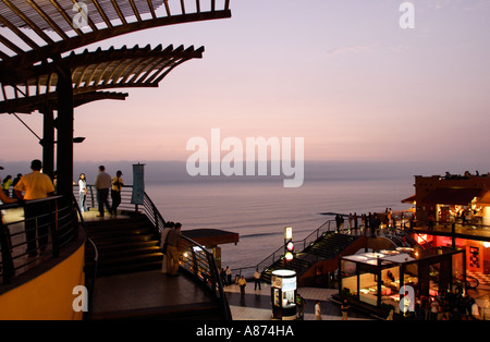 Auf dem Weg von New York nach Buenos Aires: Larcomar Center in Miraflores, Lima, Peru. Stockfoto