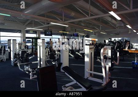 Fitnessraum im Health club Stockfoto