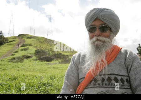 Mann mit Turban in einem Feld Stockfoto