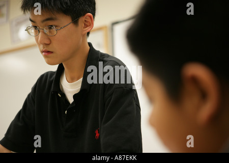 Junge (15-17) in besinnliche Stimmung Stockfoto