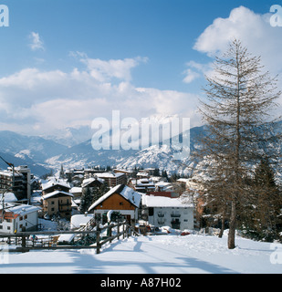 Blick über das Resort Zentrum, Sauze d, Milchstraße, Italienische Alpen, Italien Stockfoto