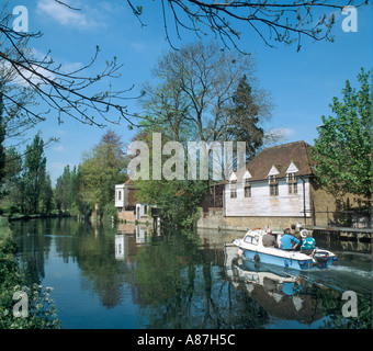 Bootsfahrten auf dem Fluss Lea, Ware, Hertfordshire, Vereinigtes Königreich Stockfoto