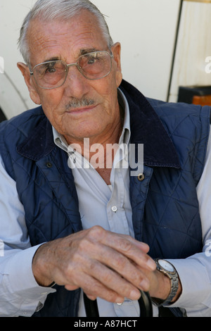 Ältere Mann mit Brille, portrait Stockfoto